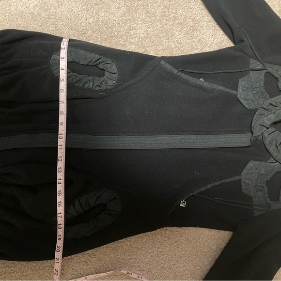 An interesting black warm jacket - Picture 14 of 16